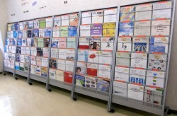 図書室にある大学進学案内書